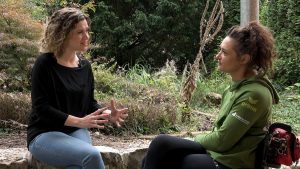 Moderatorin Juliane Eva Eberwein im Interview mit Natalie Henkel über ihren Motorradunfall