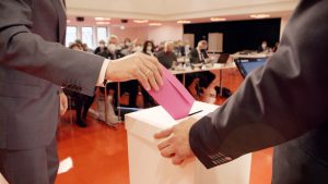 Neuer Landesbischof in Württemberg gewählt: Bild zeigt eine Wahlurne